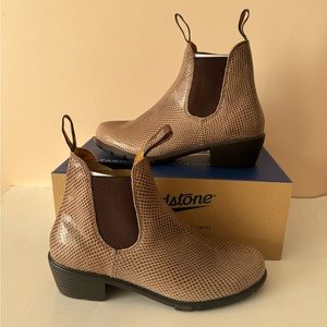 BLUNDSTONE Chelsea Lizard Embossed Leather Heeled Boot. 2165. Size: 6.5, 7, 8